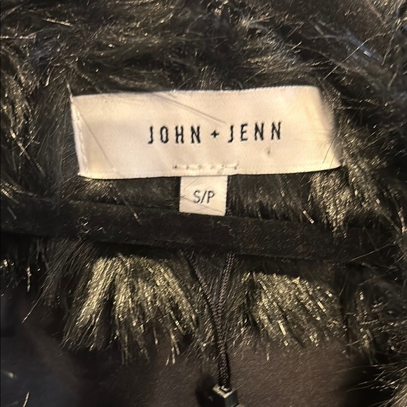 John + Jenn sz sm Faux Fur Vest in Black - Picture 2 of 5